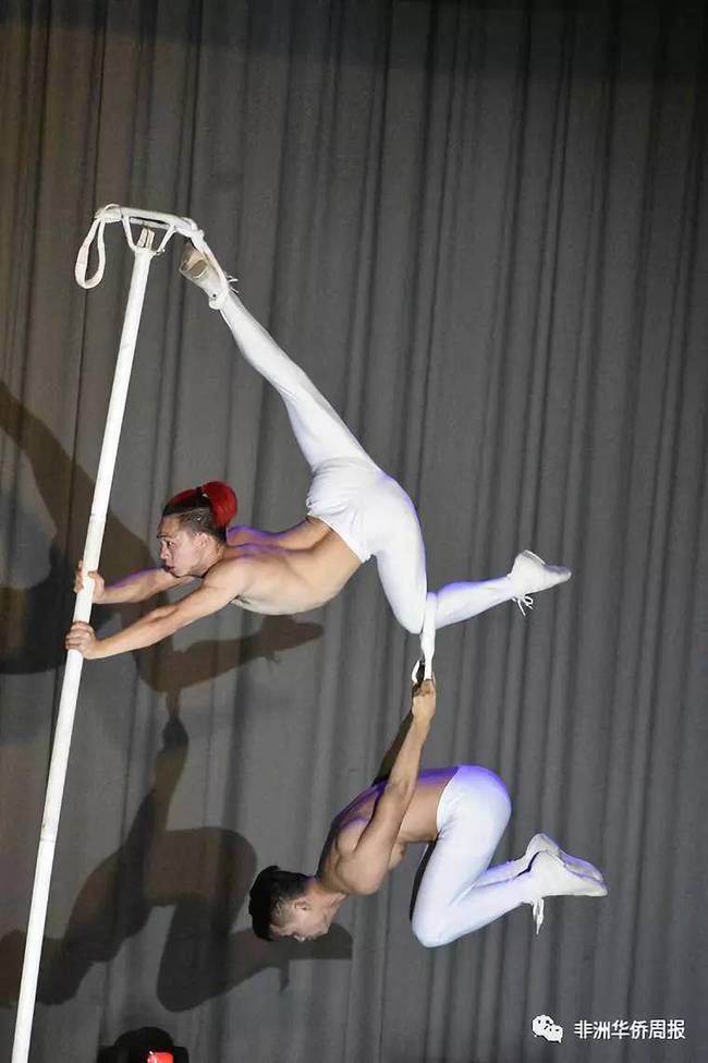 杂技《太空漫步》